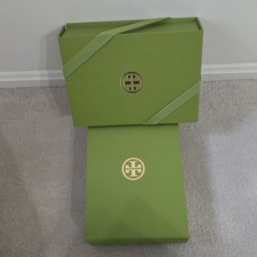 Tory Burch Signature Green Gift Box w/ Ribbon &‎ Tissue | Never Used 🎁✨